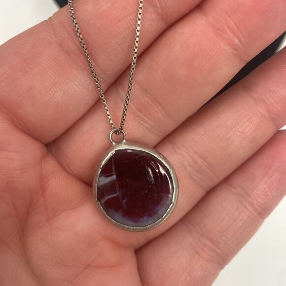 Sterling silver purple glass circle pendant - Picture 3 of 6